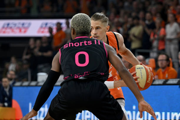 队的进攻发 队的进攻发